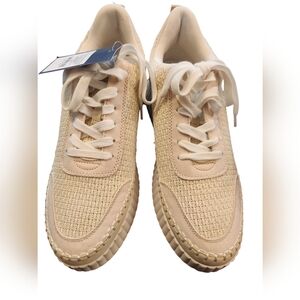 Universal Thread Size 12 women's sneaker cream color